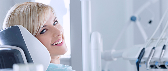 How a Dentist Can Help You with Teeth Whitening