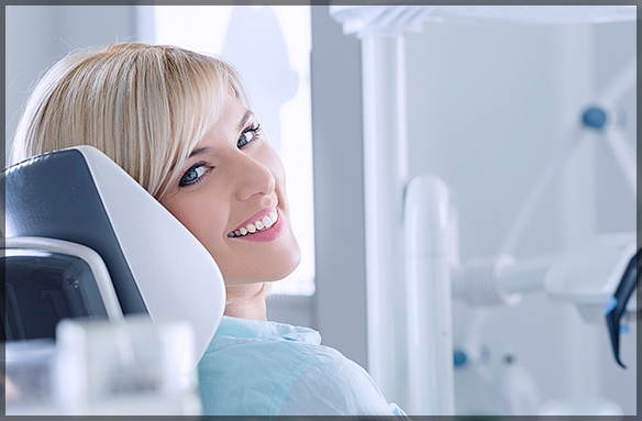 How a Dentist Can Help You with Teeth Whitening